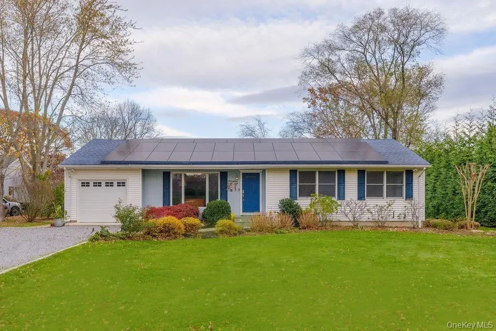2400 Aldrich Lane, Laurel, New York, United States. - Photo 11