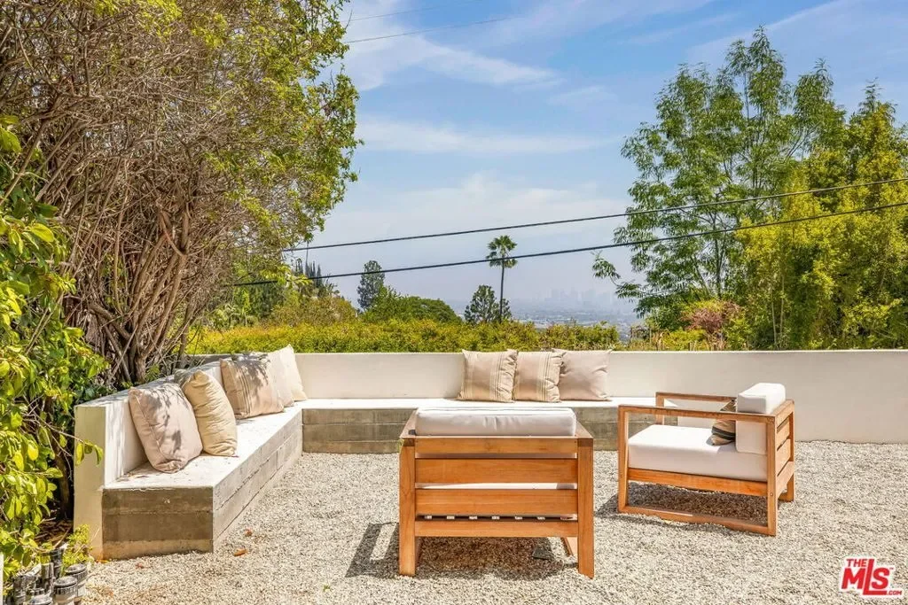 8353 Sunset View Drive, Los Angeles, California, United States. - Photo 24