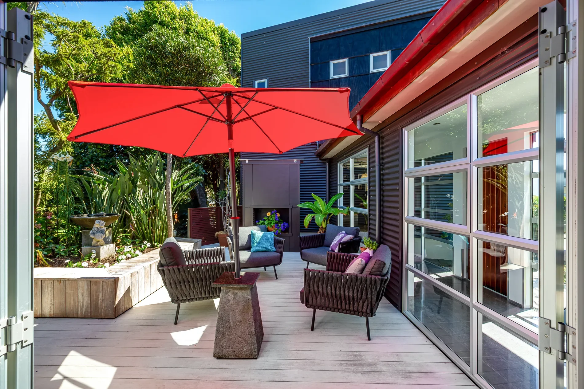 Exterior photo 5