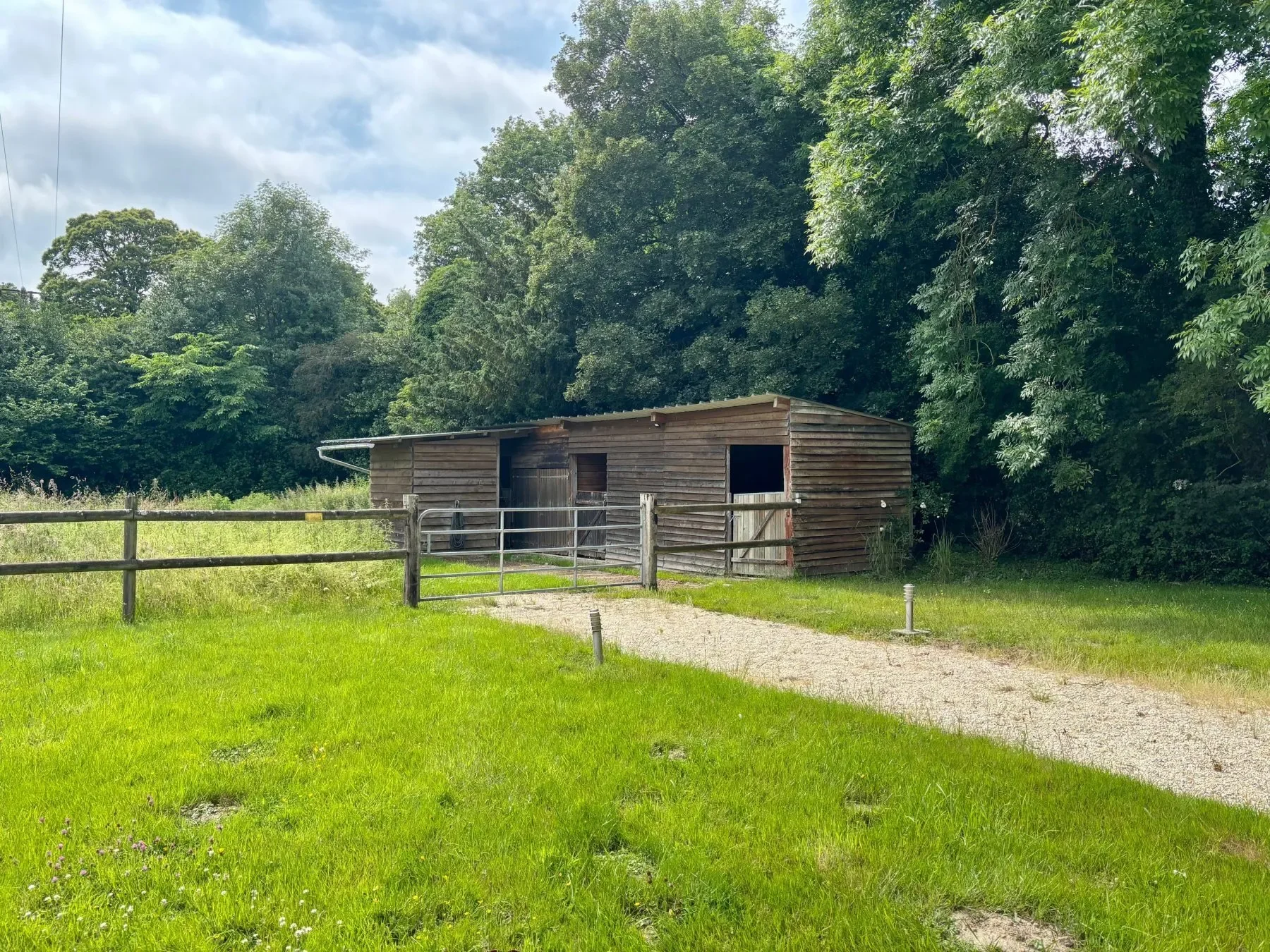 Exterior photo 8