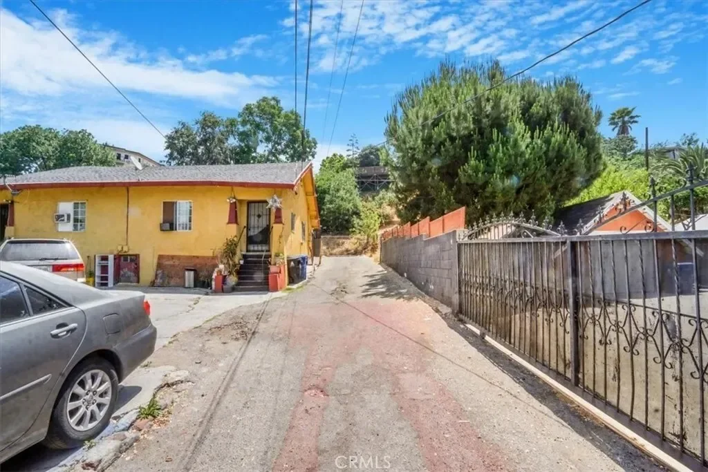 2122 Thomas Street, Los Angeles, California, United States. - Photo 31