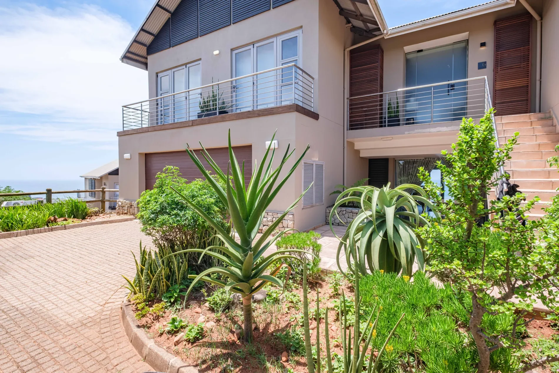Exterior photo 7