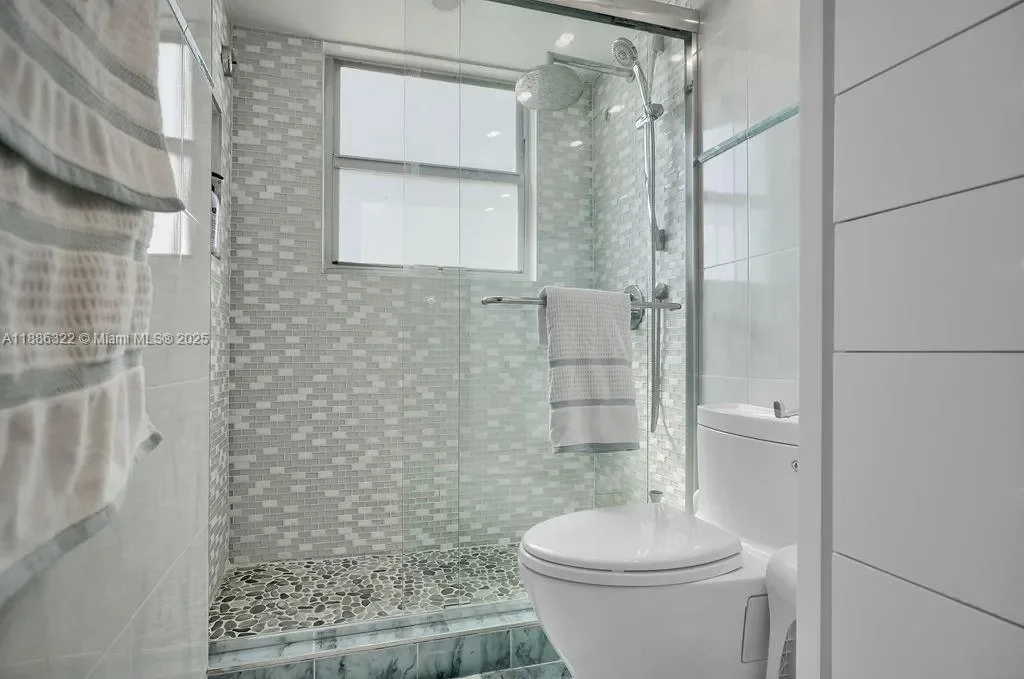 6039 Collins Ave 1126, Miami Beach, Florida, United States. - Photo 26