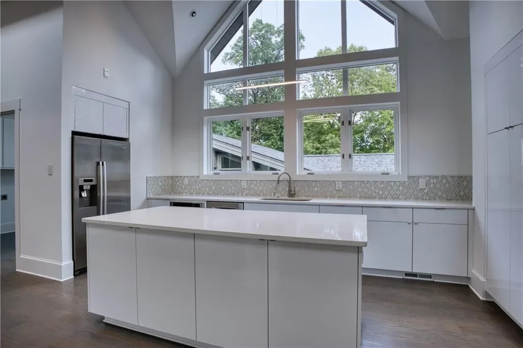 2883 W Roxboro Road NE, Atlanta, Georgia, United States. - Photo 40