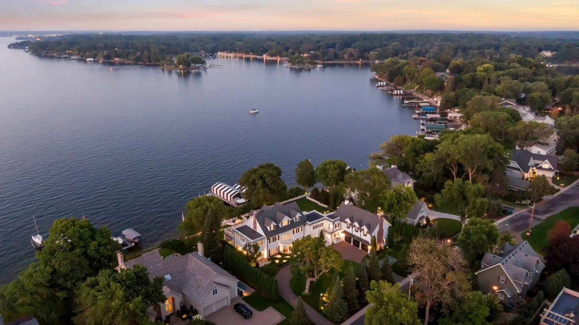20100 Lakeview Avenue, Deephaven, MN 55331, Deephaven, Minnesota, United States. - Photo 37