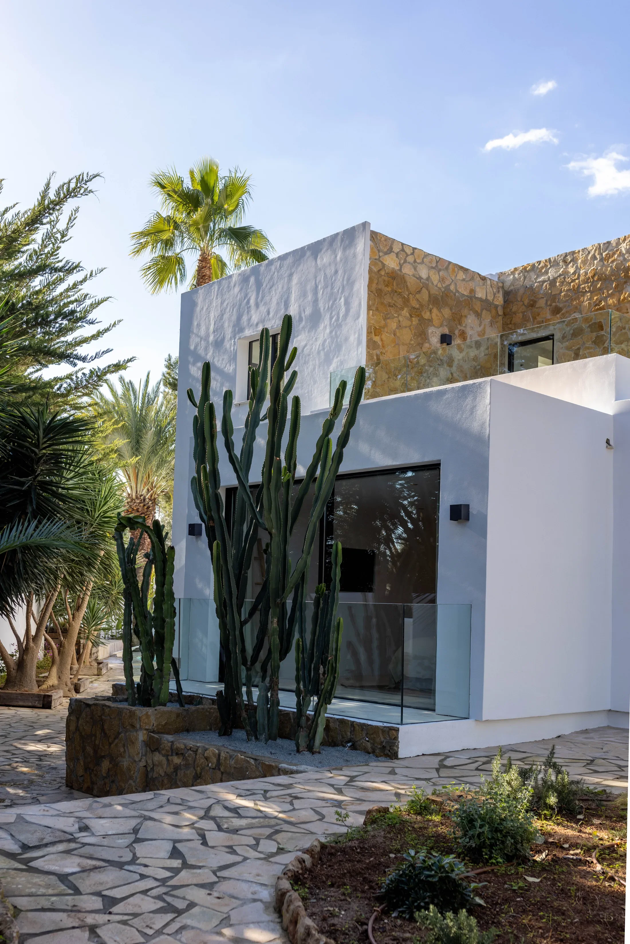 Exterior photo 9
