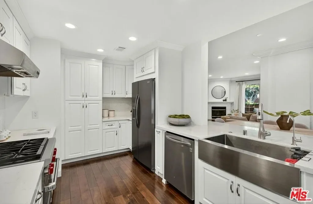 315 N Swall Drive 103, Beverly Hills, California, United States. - Photo 5