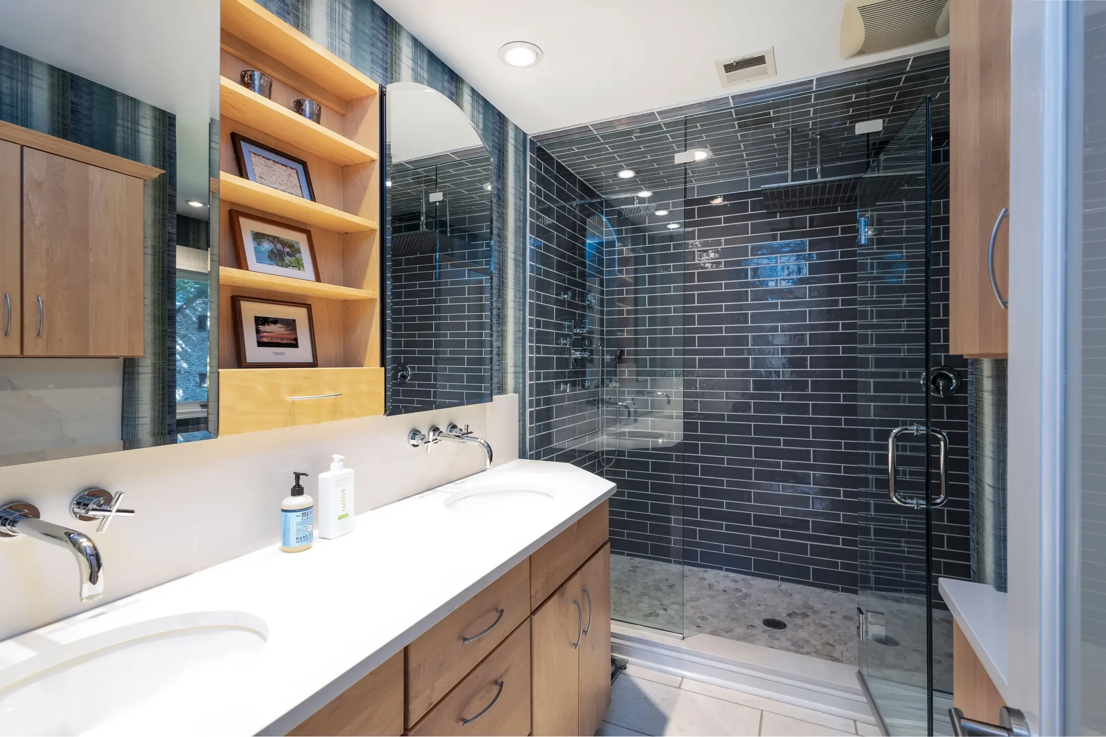 200 East Hillcrest Avenue , Philadelphia, PA 19118, Philadelphia, Pennsylvania, United States. - Photo 15