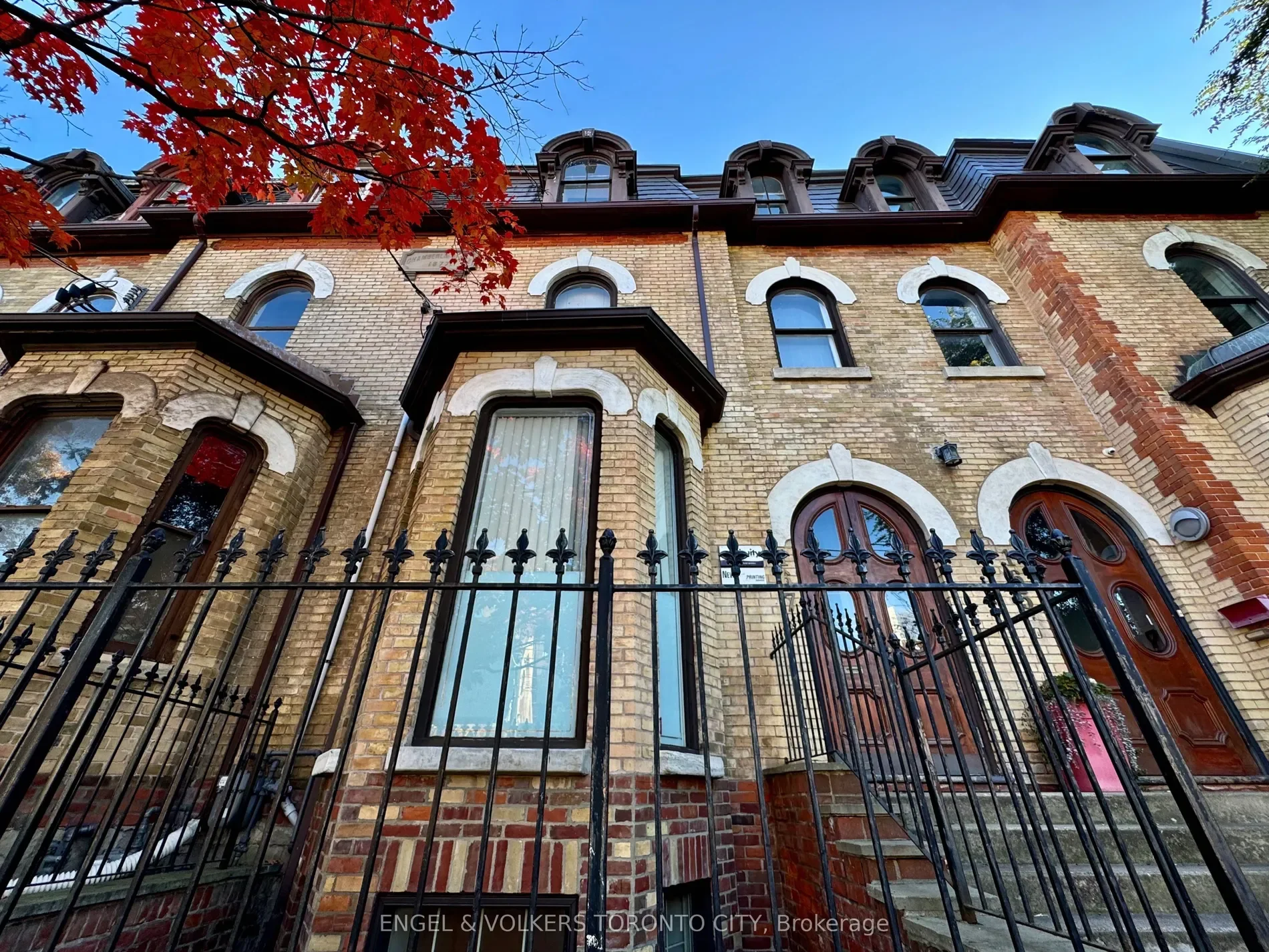 Exterior photo 6