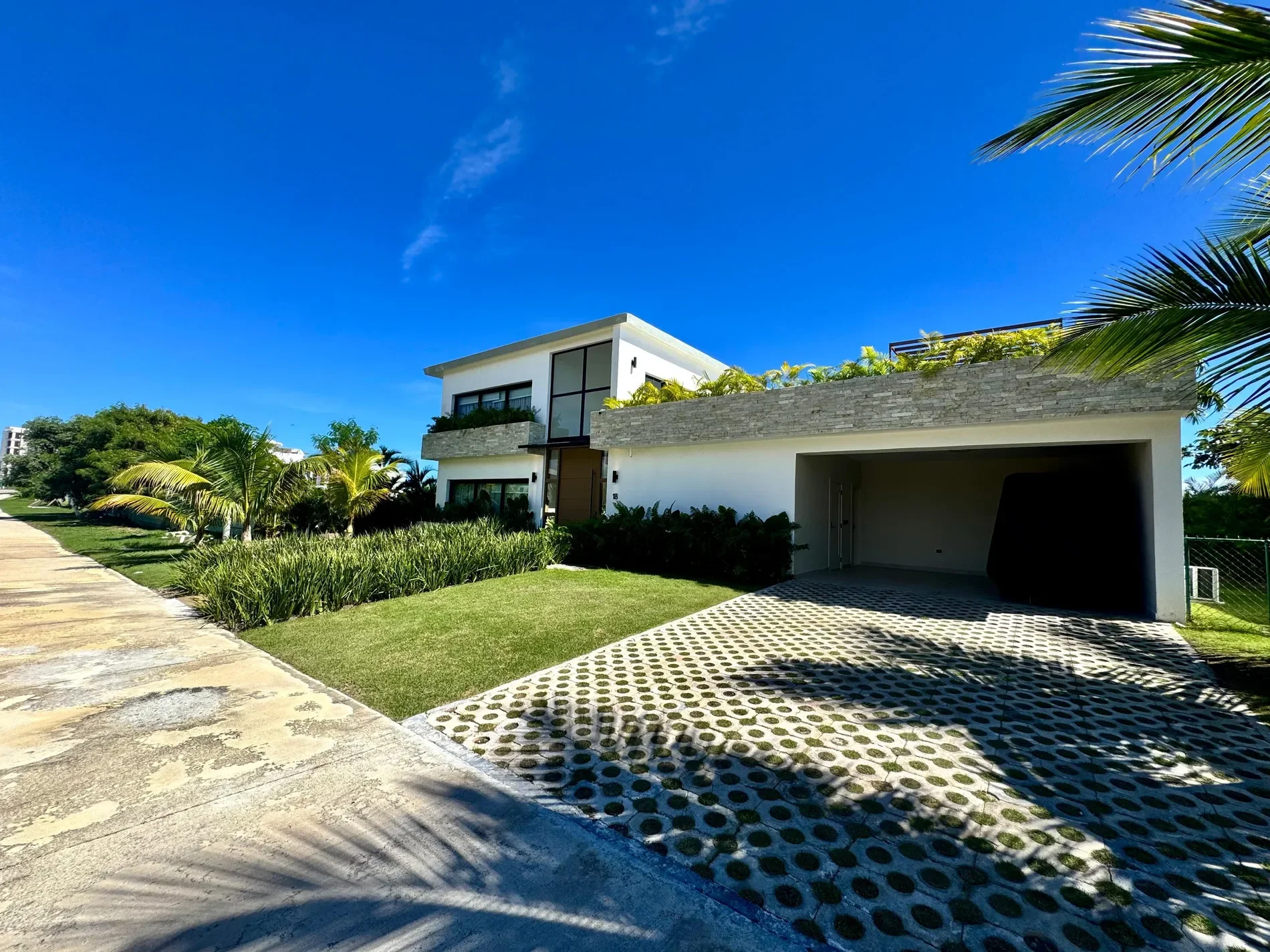 Exterior photo 4