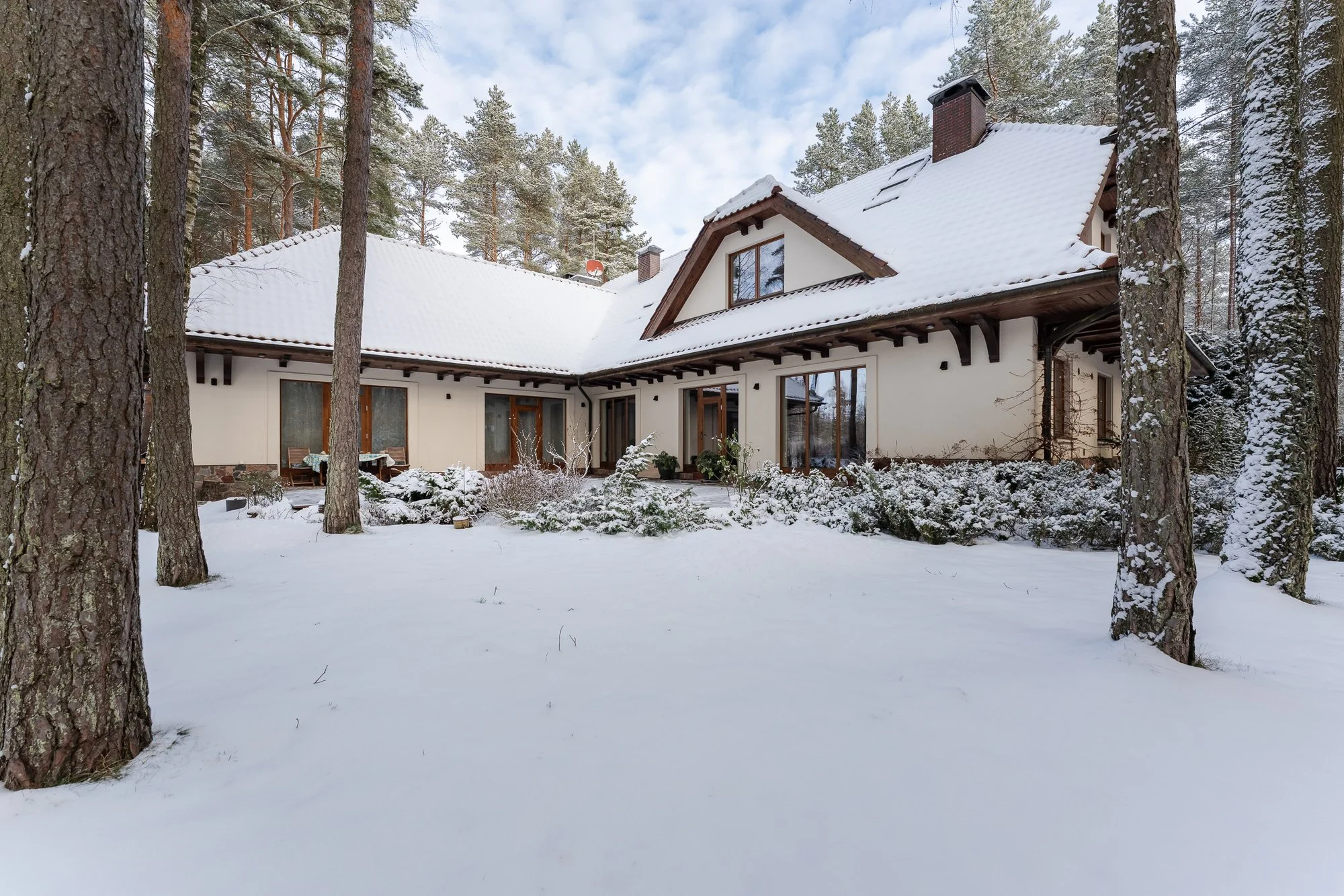 Exterior photo 3