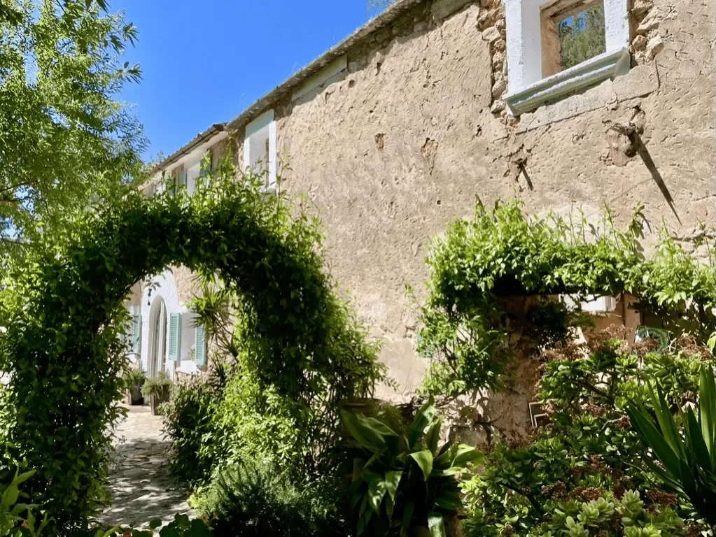 Exterior photo 5