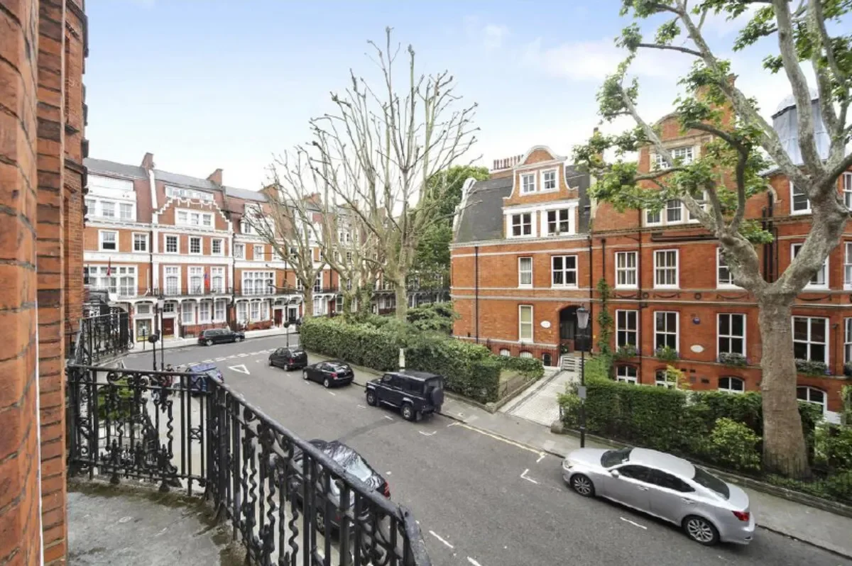 Kensington Court, London, W8, London, England, United Kingdom. - Photo 1