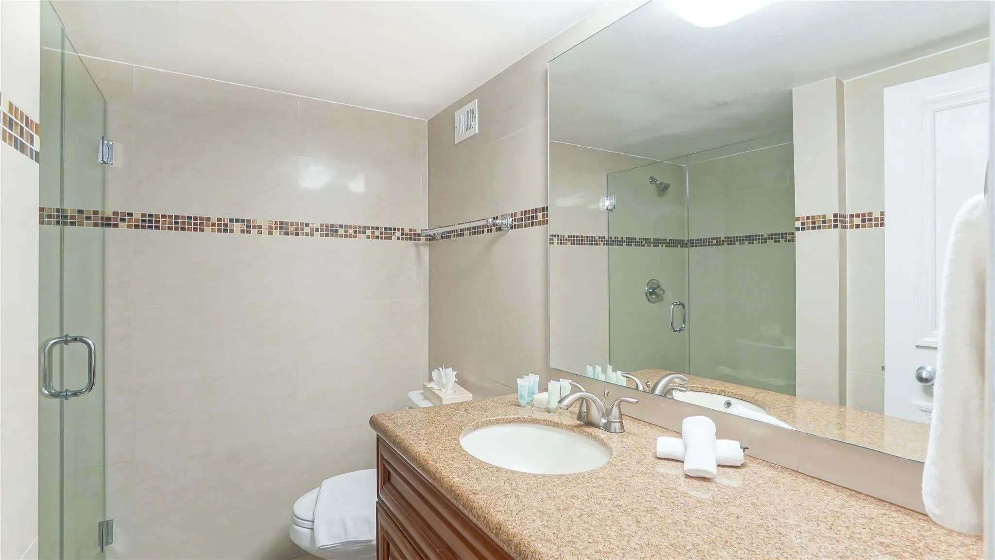 5225 Collins Ave #1417, Miami Beach, FL 33140, Miami Beach, Florida, United States. - Photo 12