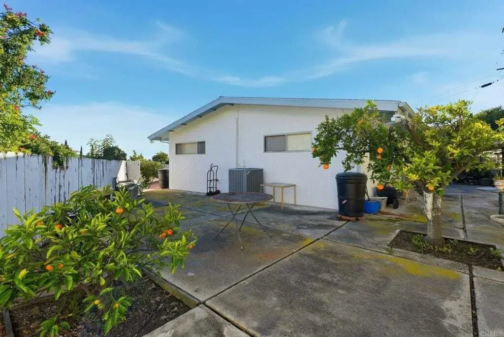 Exterior photo 9