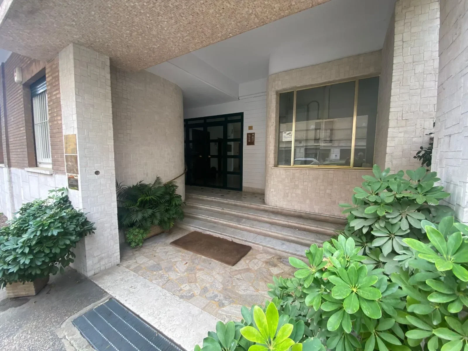 Exterior photo 4