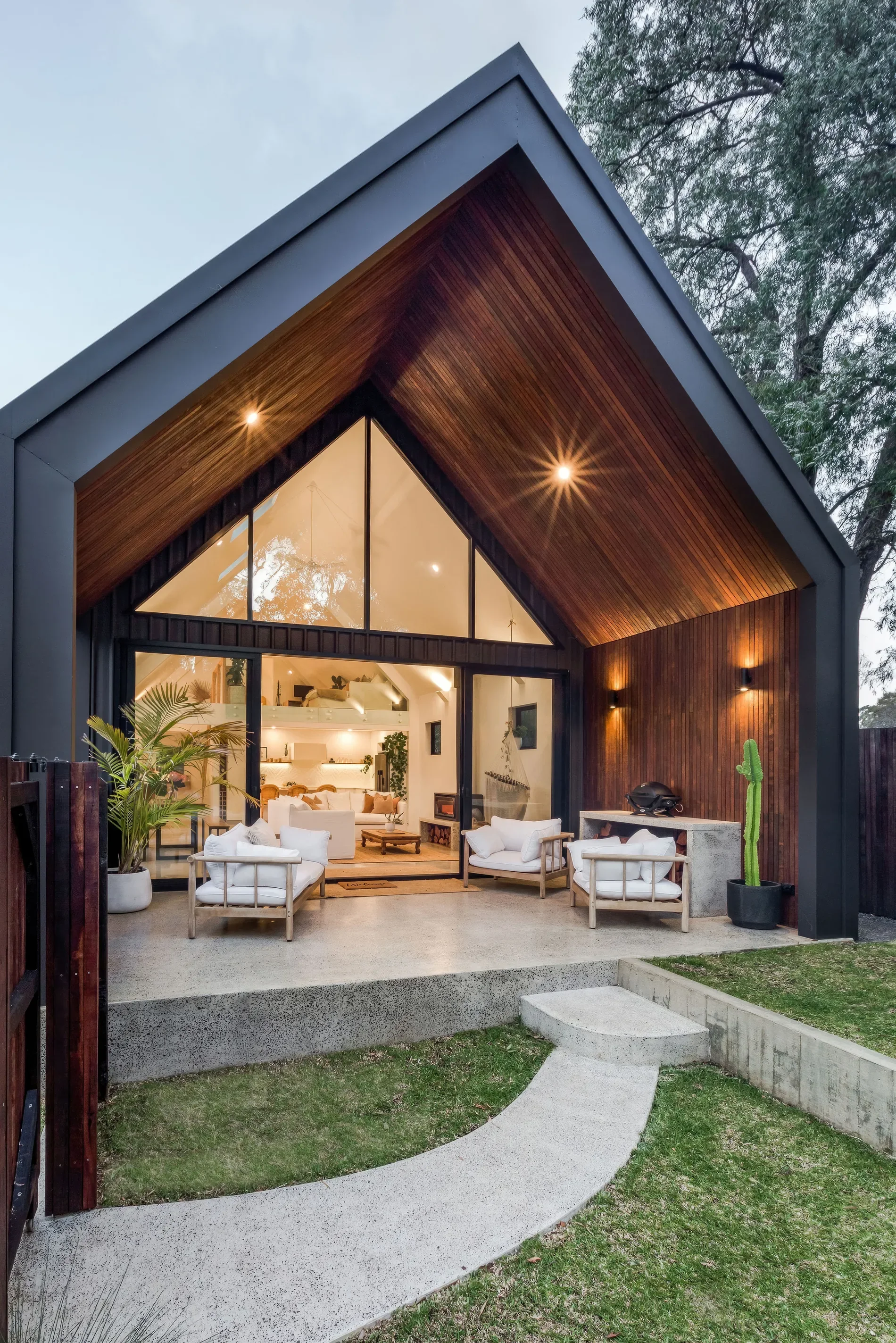 Exterior photo 2