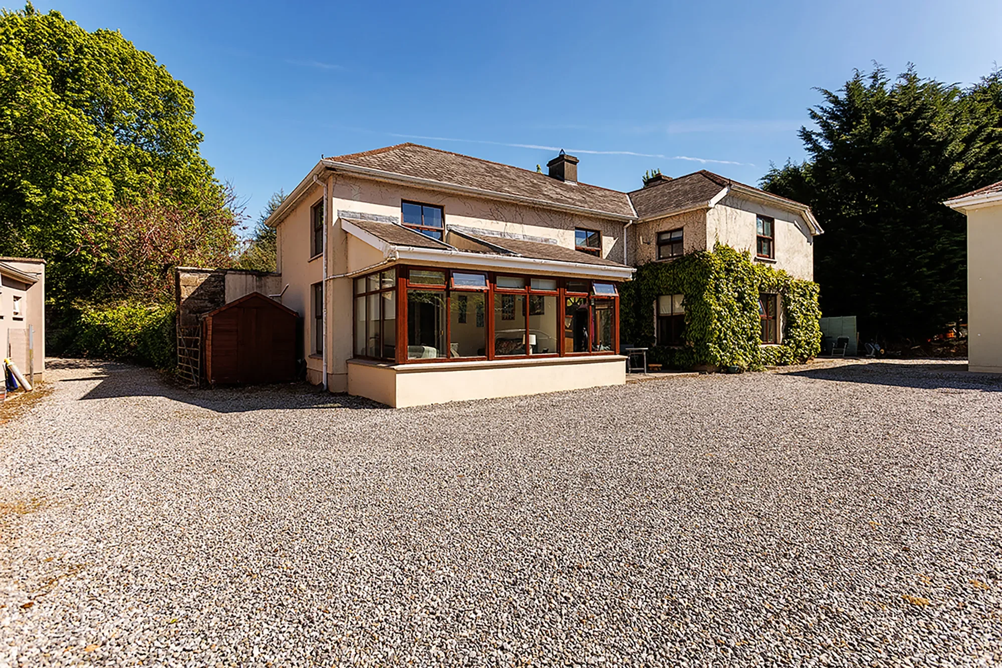 Exterior photo 6