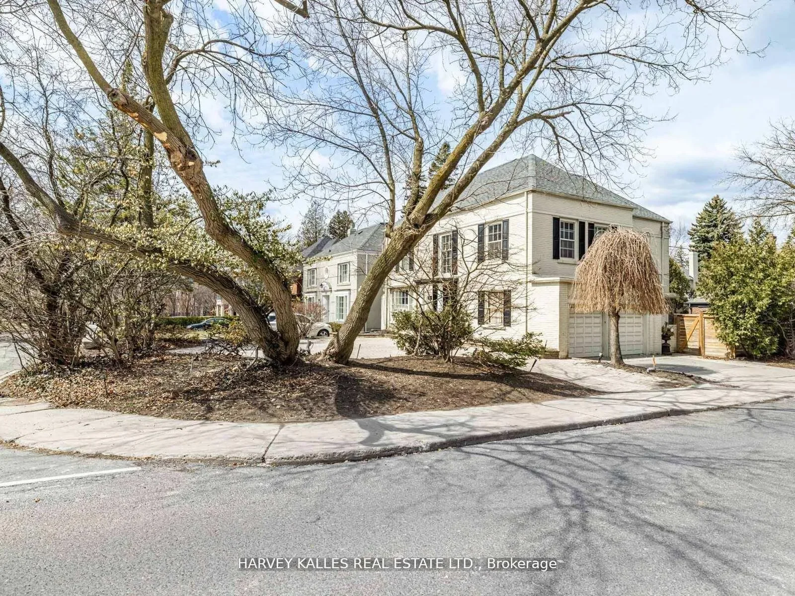 Exterior photo 7