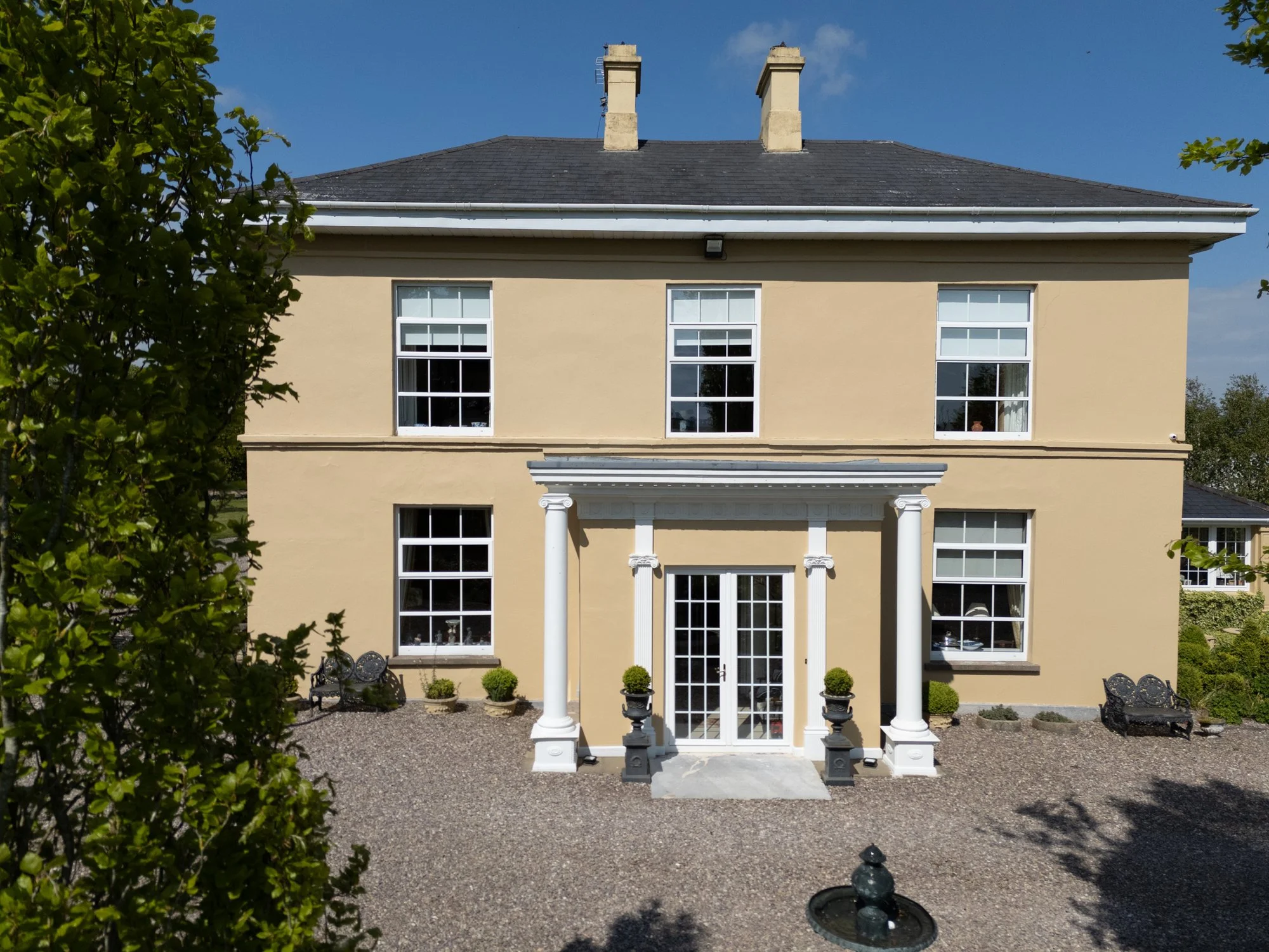 Exterior photo 5