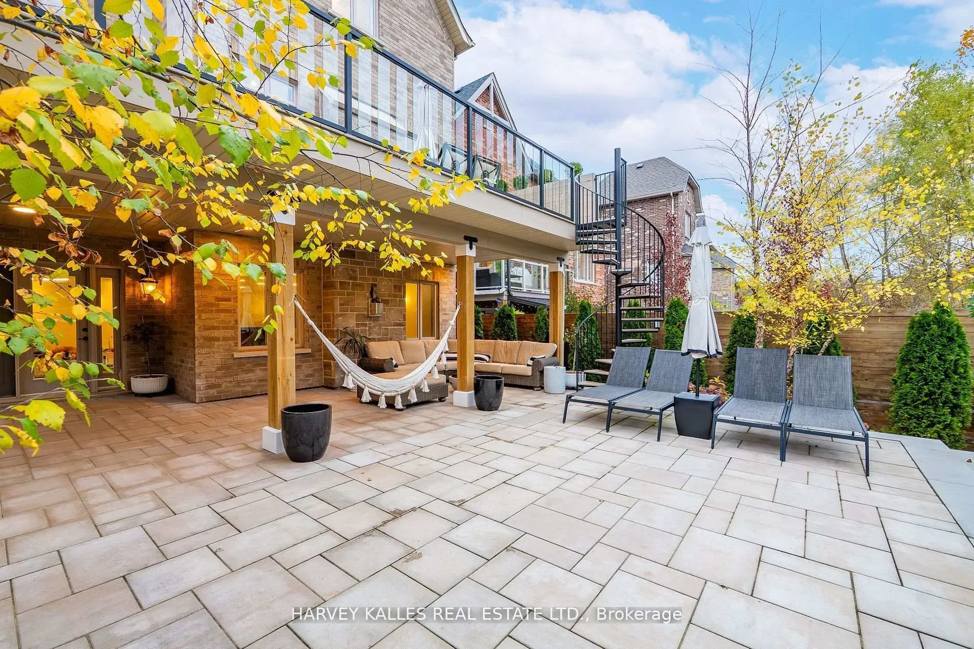 Exterior photo 6