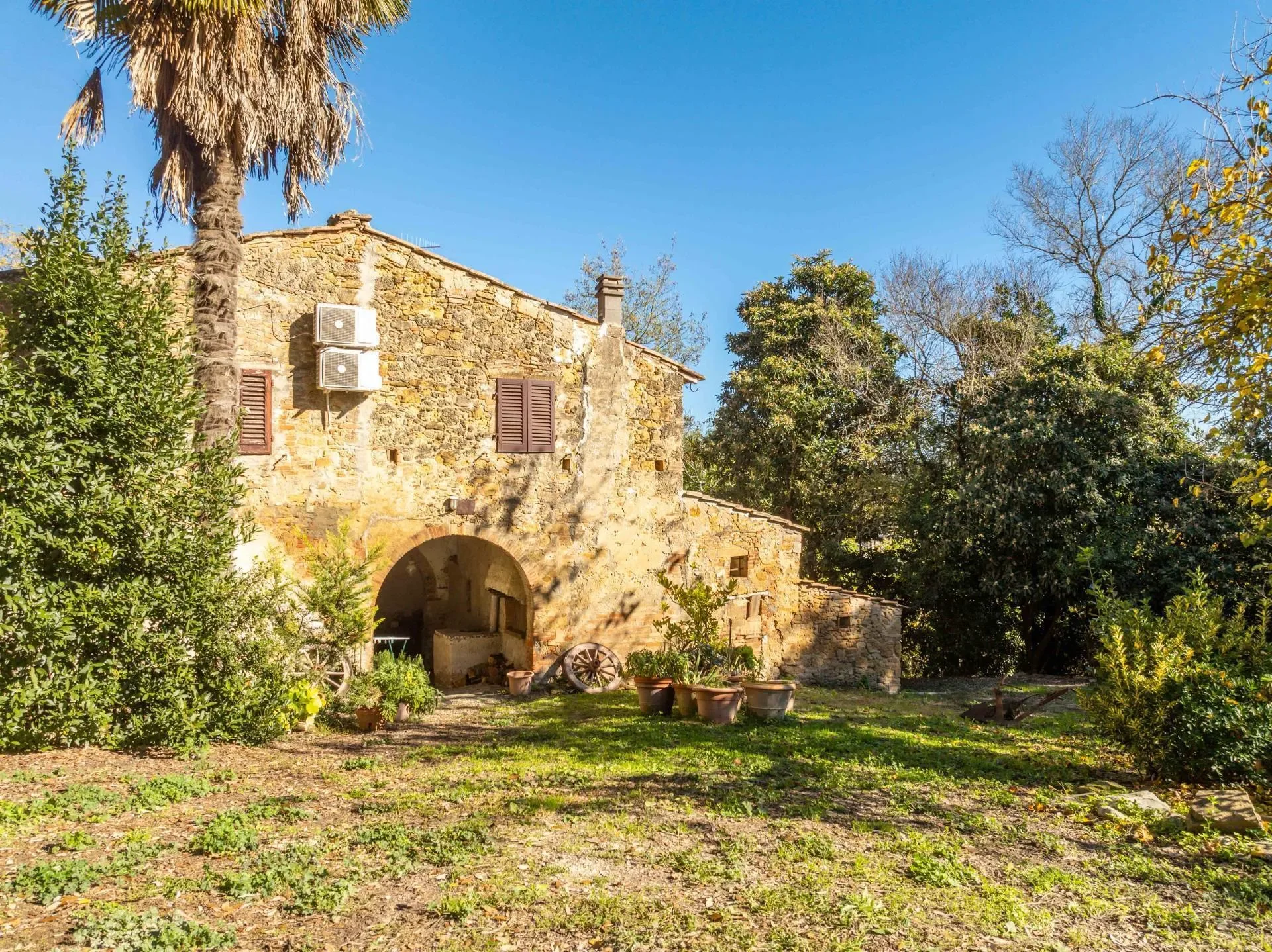Exterior photo 8
