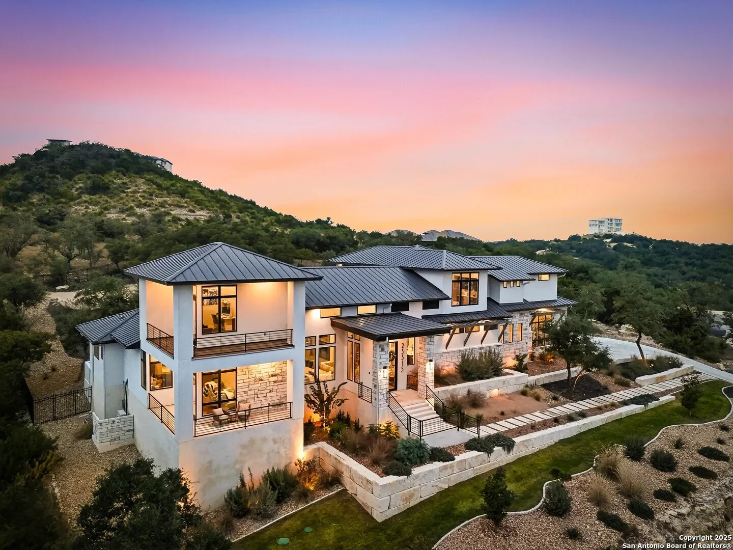 Exterior photo 5