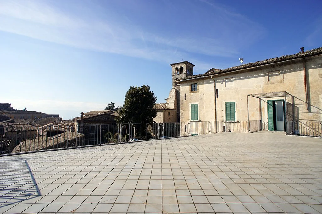 Exterior photo 3