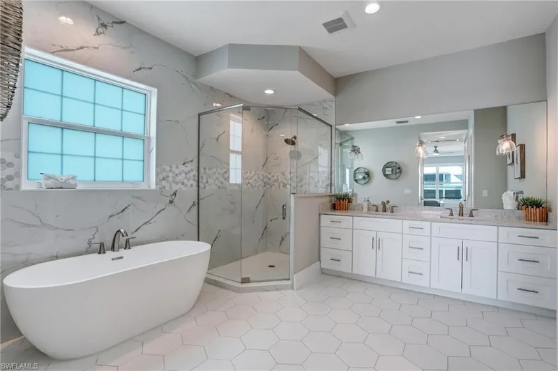 661, Fort Myers Beach, Florida, United States. - Photo 20