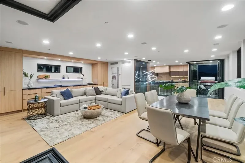 214 El Porto Street, Manhattan Beach, California, United States. - Photo 37