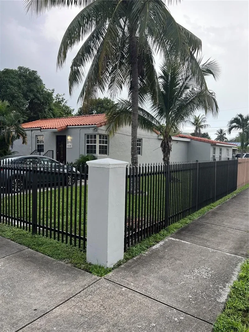 Single Family Residence in Hialeah
