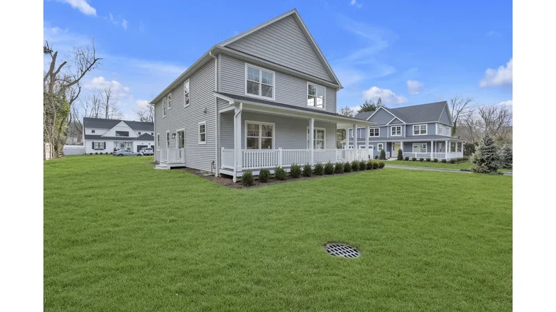 44 N Woodhull Road, Halesite, New York, United States. - Photo 26