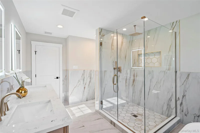 25 Westchester Avenue, Jericho, New York, United States. - Photo 3