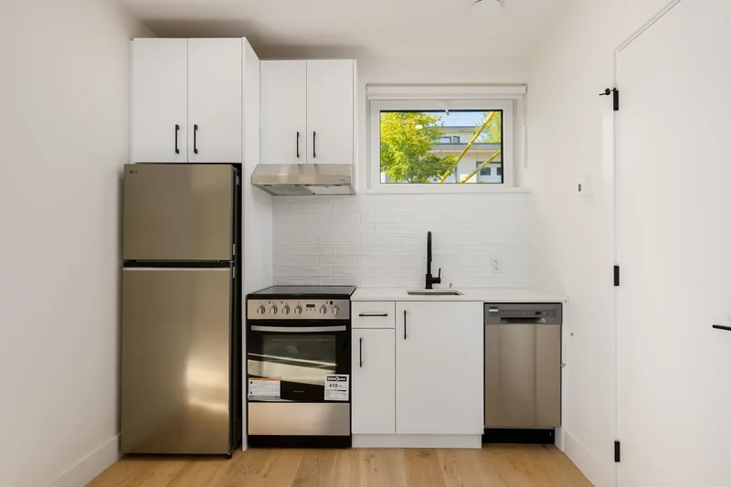 610 E 3rd Street TH6, North Vancouver, British Columbia, Canada. - Photo 22