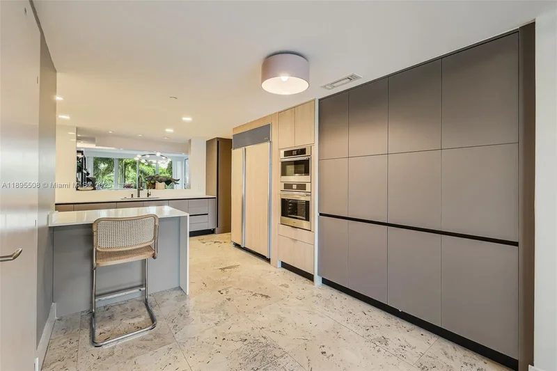 2627 S Bayshore Dr 504, Miami, Florida, United States. - Photo 13