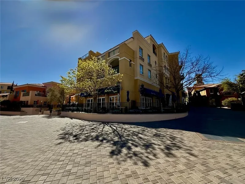 8 Hilltop Crest Street, Henderson, NV 89011, Henderson, Nevada, United States. - Photo 49
