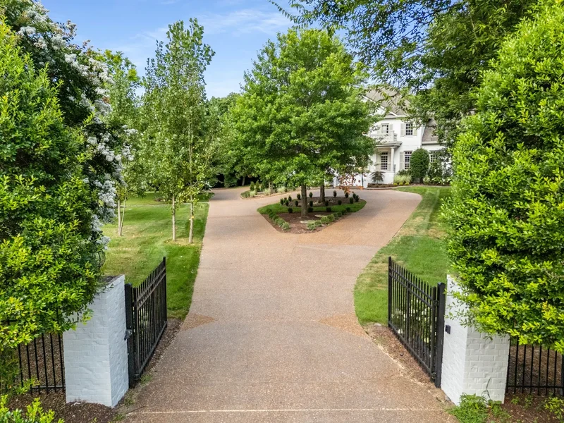 1115 Wilson Pike, Nashville, Tennessee, United States. - Photo 2