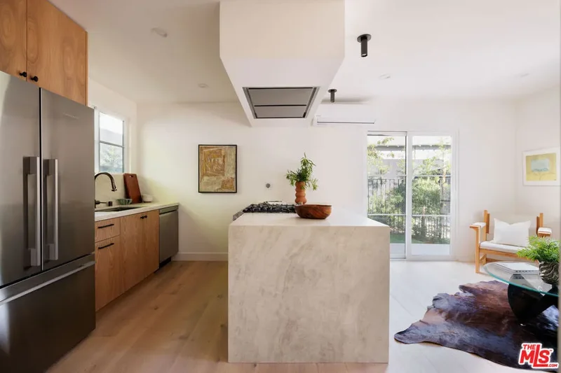 1018 Manzanita Street, Los Angeles, California, United States. - Photo 25