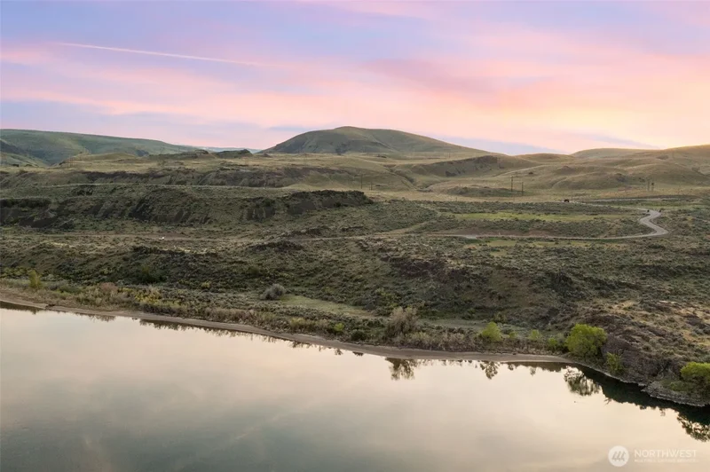 287 Ravenwing Lane, Malaga, Washington, United States. - Photo 6