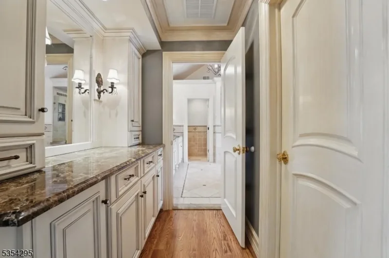 26 Hampshire, Mahwah, New Jersey, United States. - Photo 27