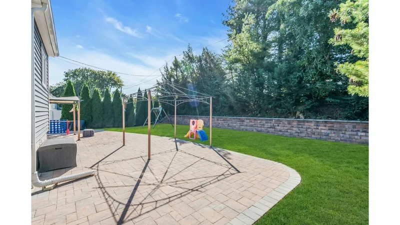 18 Haypath Road, Bethpage, New York, United States. - Photo 19