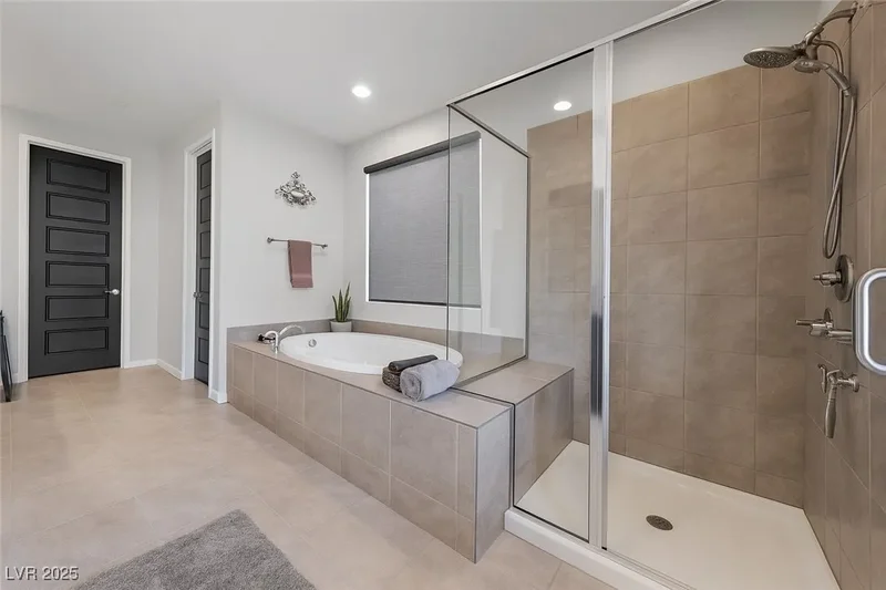 28 Vista Outlook Street, Henderson, NV 89011, Henderson, Nevada, United States. - Photo 75