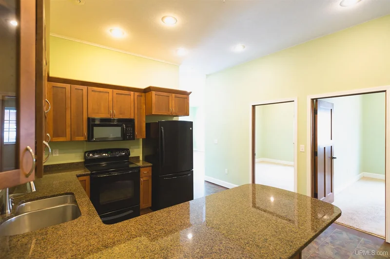 208 E Montezuma, Houghton, MI 49931, Houghton, Michigan, United States. - Photo 54