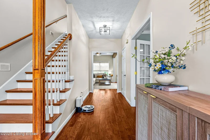 13804 1/2 Medora Rd, Louisville, KY 40272, Watterson Park, Kentucky, United States. - Photo 9