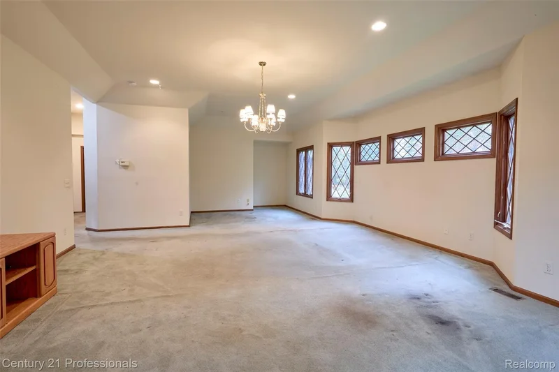 303 E Snell Road, Rochester, MI 48306, Rochester, Michigan, United States. - Photo 18