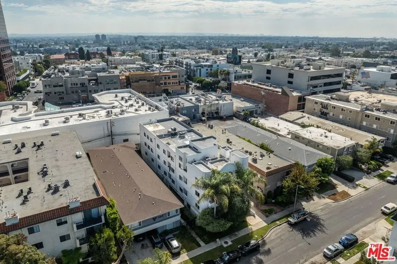 11822 Goshen Avenue 301, Los Angeles, California, United States. - Photo 27