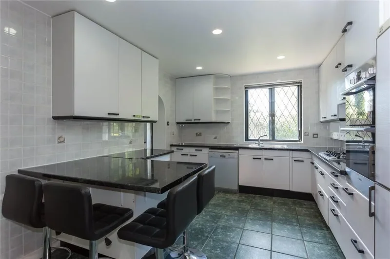Gordon Avenue, Stanmore