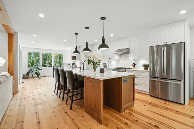 108 Rue Bellevue, Bromont, Quebec, Canada. - Photo 17