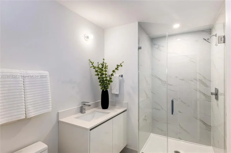 700 NE 24 St 1802, Miami, Florida, United States. - Photo 23