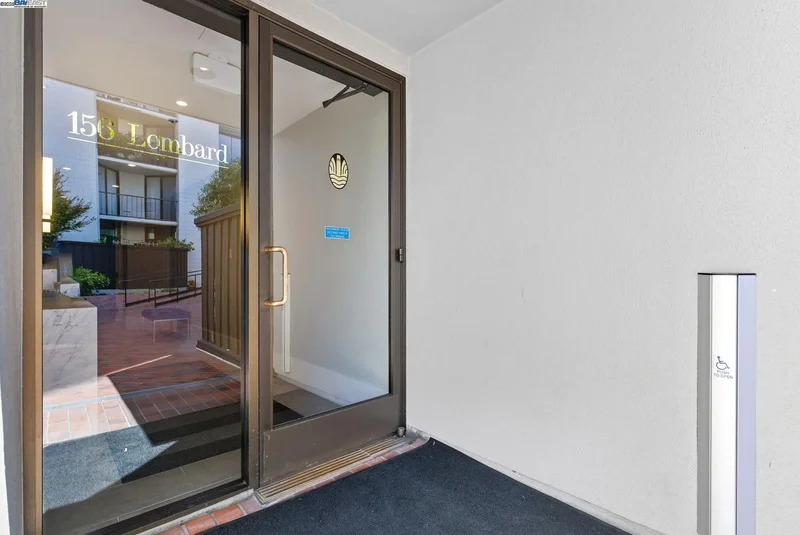 156 Lombard St, San Francisco, California, United States. - Photo 27